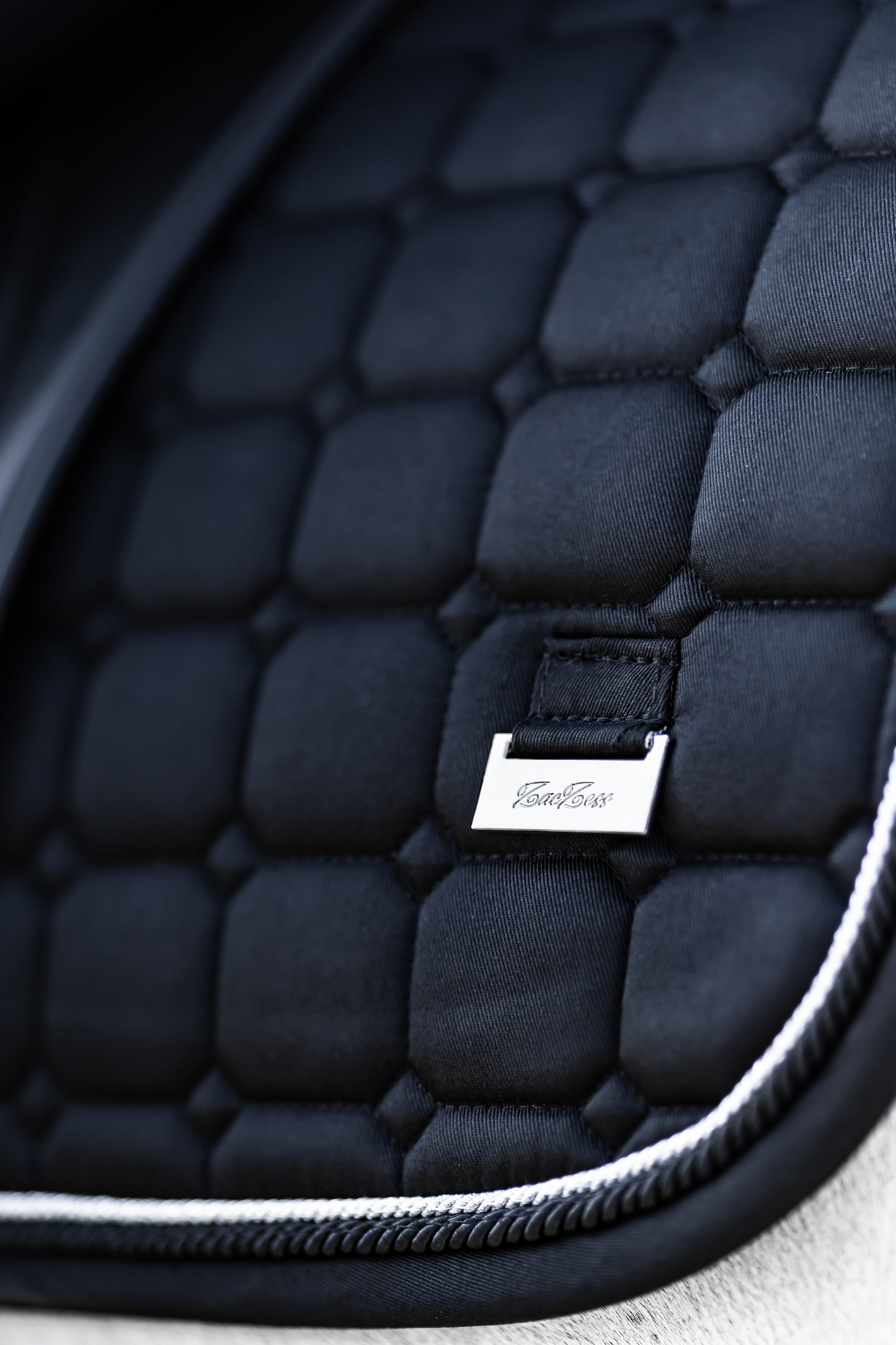 Dressage Black Edition