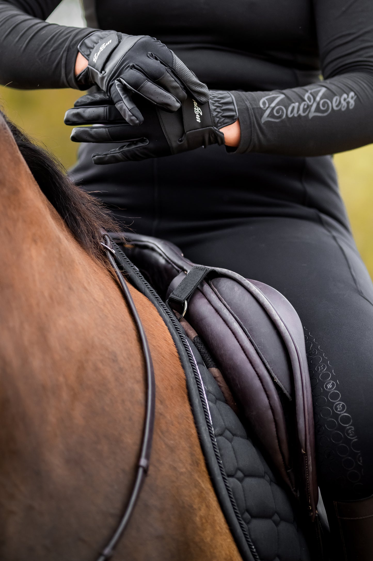 Ely Gloves Black