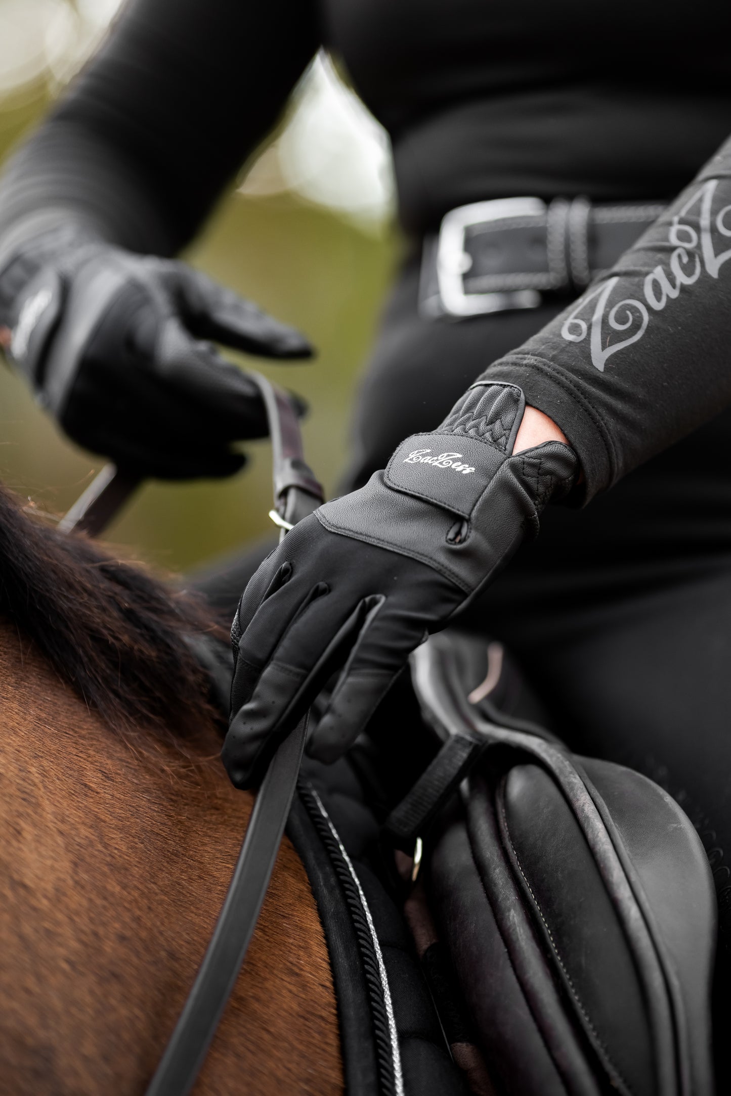 Ely Gloves Black